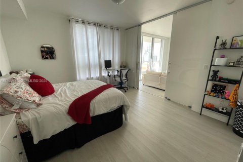 Condominio en alquiler en Miami, Florida, 1 dormitorio, 75.62 m2 № 1991069 - foto 6