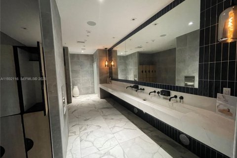 Condominio en alquiler en Miami, Florida, 1 dormitorio, 75.62 m2 № 1991069 - foto 23