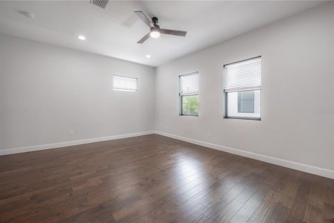 Townhouse in Tampa, Florida 3 bedrooms, 194.82 sq.m. № 1760352 - photo 13