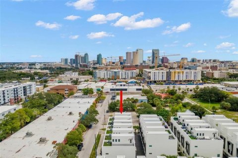 Townhouse in Tampa, Florida 3 bedrooms, 194.82 sq.m. № 1760352 - photo 3