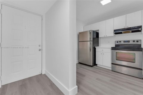 Condo in Miramar, Florida, 2 bedrooms  № 1834029 - photo 14