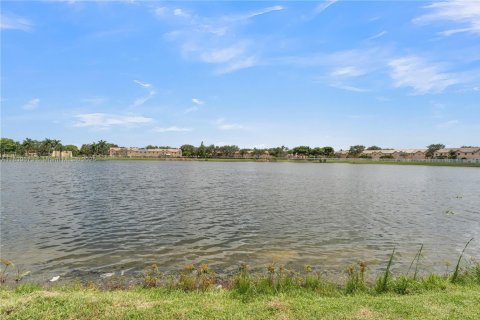 Condo in Miramar, Florida, 2 bedrooms  № 1834029 - photo 12