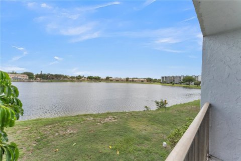 Condo in Miramar, Florida, 2 bedrooms  № 1834029 - photo 2