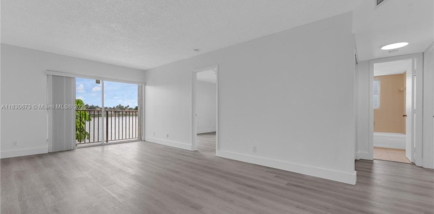 Condo in Miramar, Florida, 2 bedrooms  № 1834029