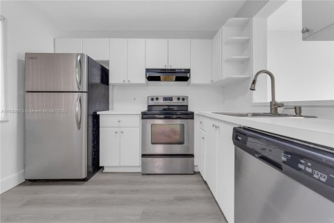 Condo in Miramar, Florida, 2 bedrooms  № 1834029 - photo 5