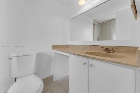 Condo in Miramar, Florida, 2 bedrooms  № 1834029 - photo 11