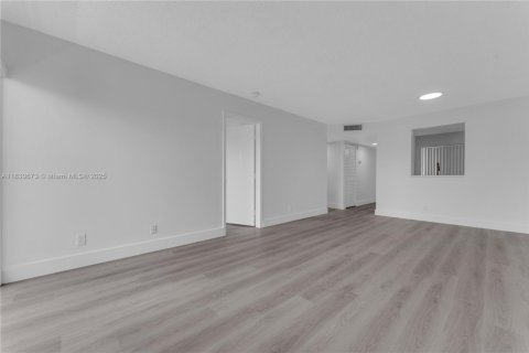 Condo in Miramar, Florida, 2 bedrooms  № 1834029 - photo 4