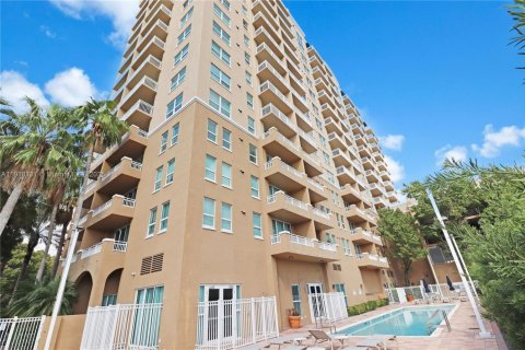 Condo in Miami, Florida, 1 bedroom  № 1975141 - photo 21