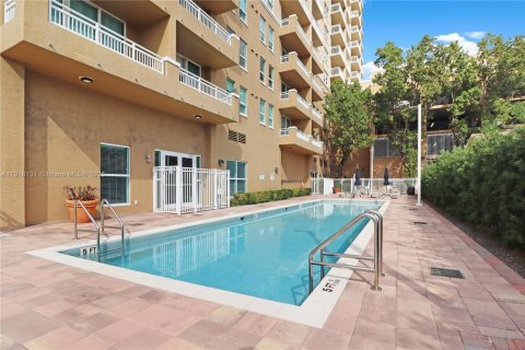 Condo in Miami, Florida, 1 bedroom  № 1975141 - photo 22