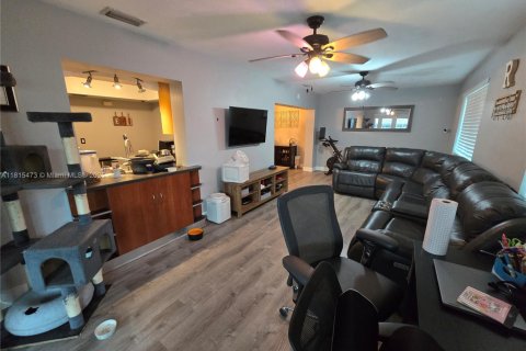 Casa en venta en Pembroke Pines, Florida, 4 dormitorios, 169.36 m2 № 1784234 - foto 7