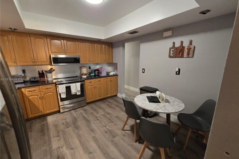 Casa en venta en Pembroke Pines, Florida, 4 dormitorios, 169.36 m2 № 1784234 - foto 4