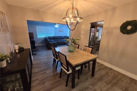 Casa en venta en Pembroke Pines, Florida, 4 dormitorios, 169.36 m2 № 1784234 - foto 5
