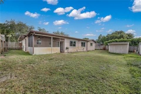 Casa en venta en Pembroke Pines, Florida, 4 dormitorios, 169.36 m2 № 1784234 - foto 17