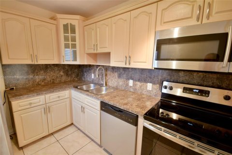 Condo in Aventura, Florida, 2 bedrooms  № 1461163 - photo 12