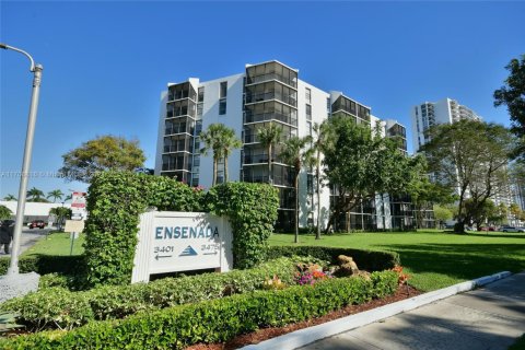 Condo in Aventura, Florida, 2 bedrooms  № 1461163 - photo 1