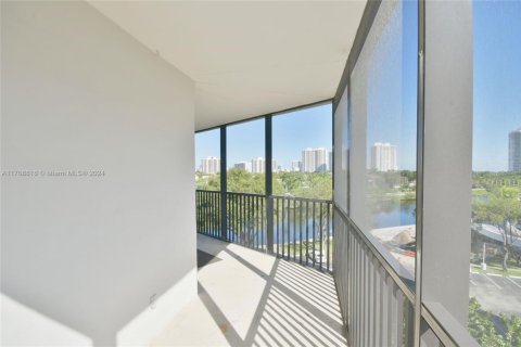 Condo in Aventura, Florida, 2 bedrooms  № 1461163 - photo 15