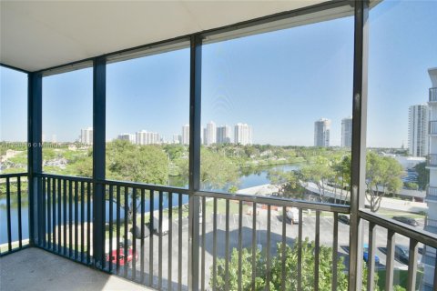 Condo in Aventura, Florida, 2 bedrooms  № 1461163 - photo 16