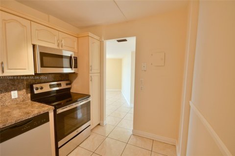 Condo in Aventura, Florida, 2 bedrooms  № 1461163 - photo 13