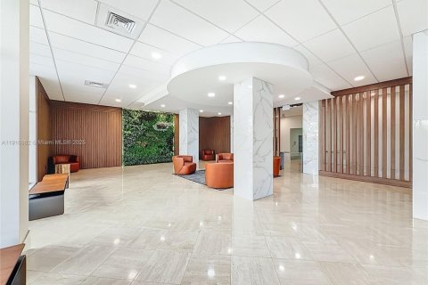 Condo in Sunny Isles Beach, Florida, 2 bedrooms  № 1973714 - photo 3