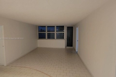 Condo in Sunny Isles Beach, Florida, 2 bedrooms  № 1973714 - photo 5