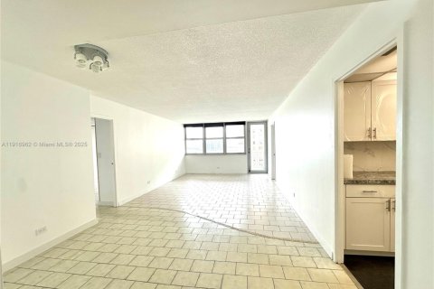 Condo in Sunny Isles Beach, Florida, 2 bedrooms  № 1973714 - photo 4