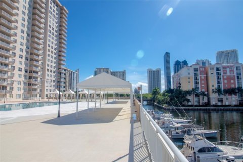 Condo in Sunny Isles Beach, Florida, 2 bedrooms  № 1973714 - photo 12