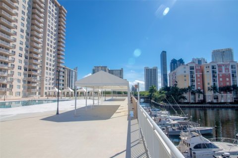 Copropriété à vendre à Sunny Isles Beach, Floride: 2 chambres, 100.98 m2 № 1973714 - photo 22