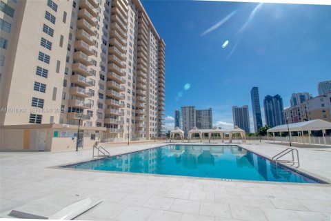Copropriété à vendre à Sunny Isles Beach, Floride: 2 chambres, 100.98 m2 № 1973714 - photo 18