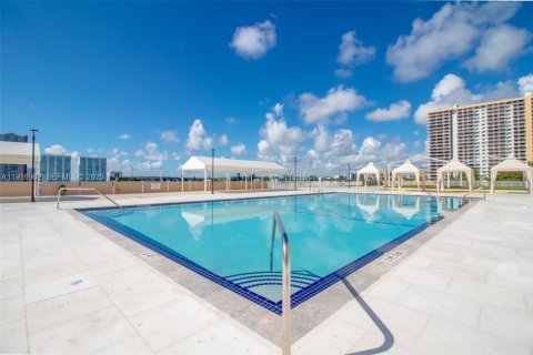 Copropriété à vendre à Sunny Isles Beach, Floride: 2 chambres, 100.98 m2 № 1973714 - photo 19