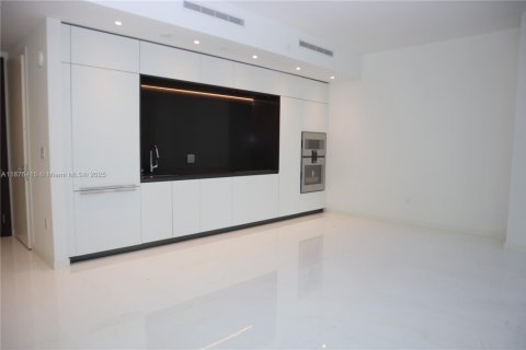 Condo in Miami, Florida, 1 bedroom  № 2052931 - photo 5