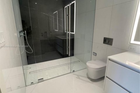 Condo in Miami, Florida, 1 bedroom  № 2052931 - photo 12