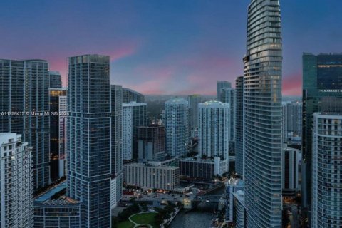 Condo in Miami, Florida, 1 bedroom  № 2052931 - photo 3