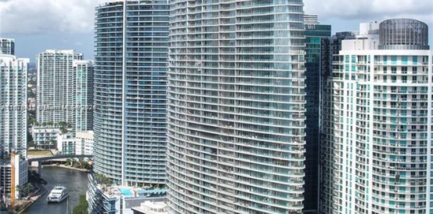 Condo in Miami, Florida, 1 bedroom  № 2052931