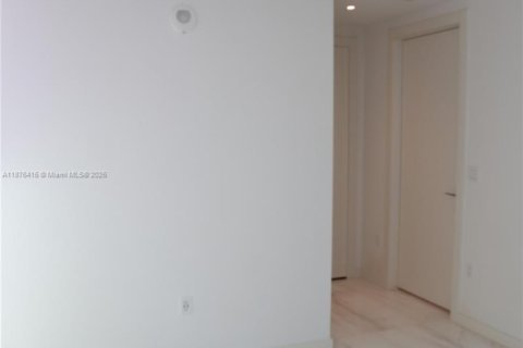 Condo in Miami, Florida, 1 bedroom  № 2052931 - photo 11