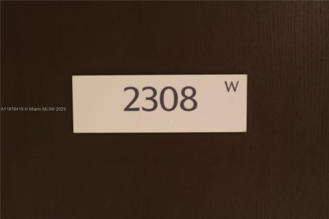 Condo in Miami, Florida, 1 bedroom  № 2052931 - photo 4