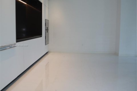 Condo in Miami, Florida, 1 bedroom  № 2052931 - photo 7