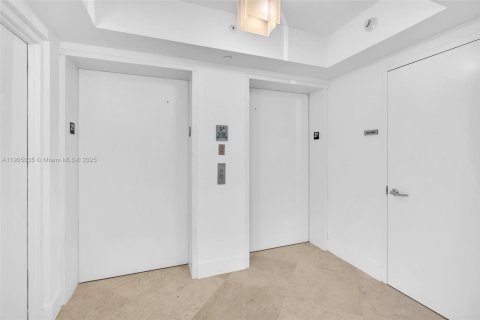 Condo in Fort Lauderdale, Florida, 2 bedrooms  № 1956096 - photo 23