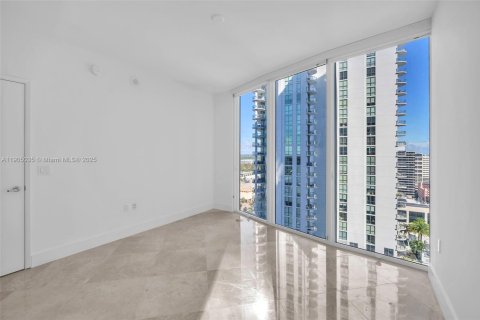 Condo in Fort Lauderdale, Florida, 2 bedrooms  № 1956096 - photo 17