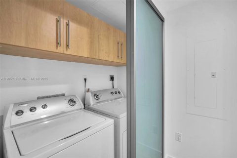 Condo in Fort Lauderdale, Florida, 2 bedrooms  № 1956096 - photo 22