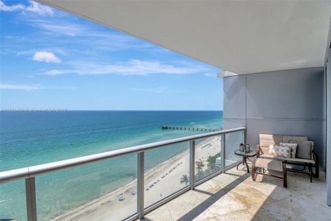 Condo in Sunny Isles Beach, Florida, 1 bedroom  № 1797516 - photo 23
