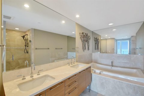 Condo in Sunny Isles Beach, Florida, 1 bedroom  № 1797516 - photo 16