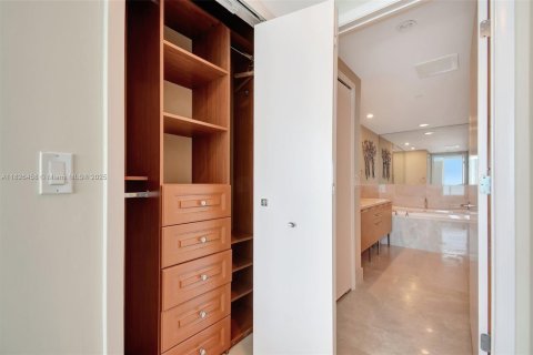 Condo in Sunny Isles Beach, Florida, 1 bedroom  № 1797516 - photo 15