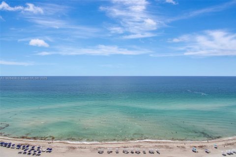 Condo in Sunny Isles Beach, Florida, 1 bedroom  № 1797516 - photo 24