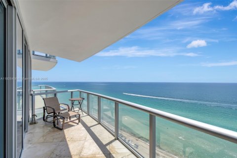 Condo in Sunny Isles Beach, Florida, 1 bedroom  № 1797516 - photo 1