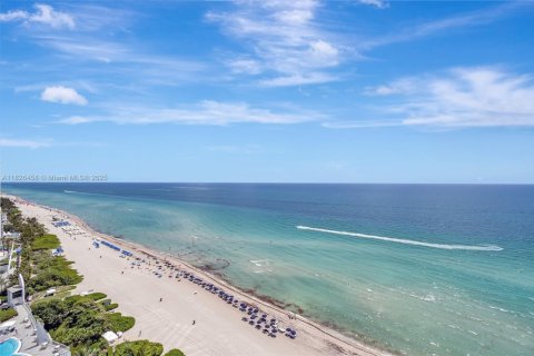 Condo in Sunny Isles Beach, Florida, 1 bedroom  № 1797516 - photo 26