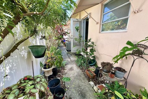 Condo in Deerfield Beach, Florida, 2 bedrooms  № 2249907 - photo 11