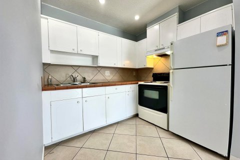 Condo in Deerfield Beach, Florida, 2 bedrooms  № 2249907 - photo 3