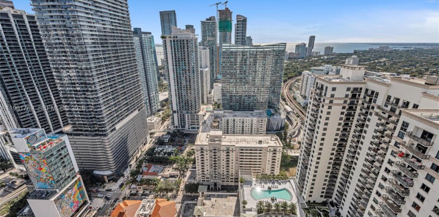 Кондоминиум с 1 спальней в Майами, Флорида № 2025419