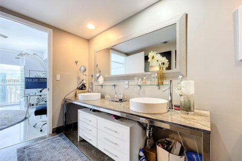 Condominio en alquiler en Miami, Florida, 2 dormitorios, 108.51 m2 № 2005681 - foto 16