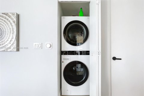 Condominio en alquiler en Miami, Florida, 2 dormitorios, 108.51 m2 № 2005681 - foto 24